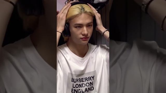 STRAY KIDS  we love this. Then I long hair ?? hyunjin felix hyunlix 필릭스 현진 황필 shorts