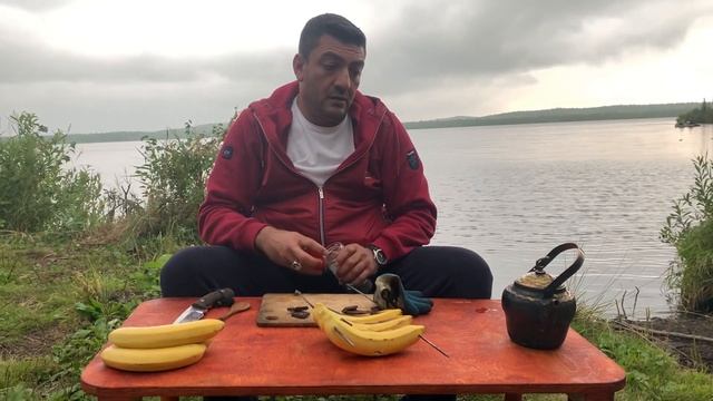 Банан-гриль с шоколадом на мангале