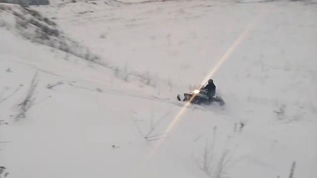 Не вошел в горку на снегоходе