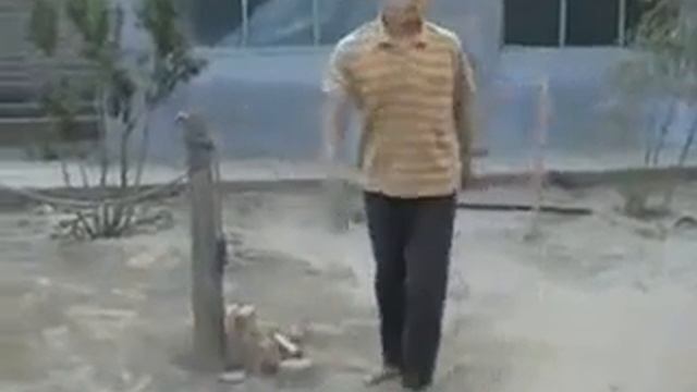 Народный мастер демонстрирует своё мастерство в чо цзяо (миньцзянь гунфу гаошоу / 民间功夫高手).