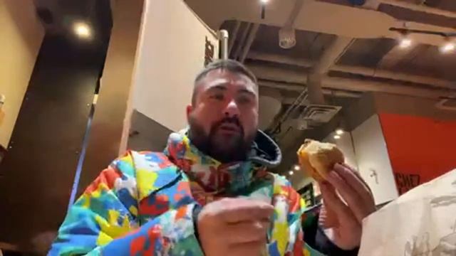 пьянь кушает