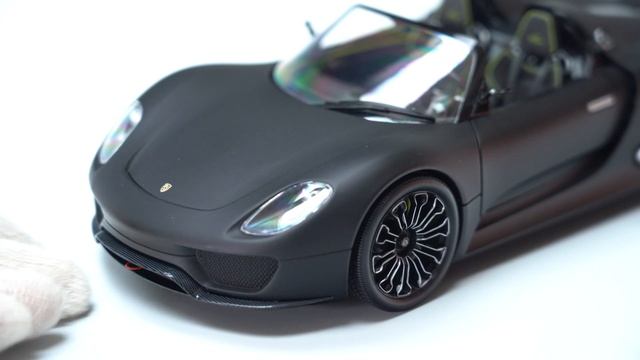 Porsche 918 SPYDER in 1:18 by Minichamps – Concept Car vs. Production Version