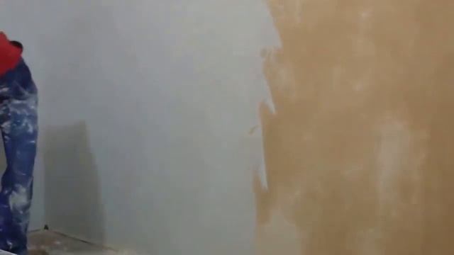 Нанесение шпаклевки на стену