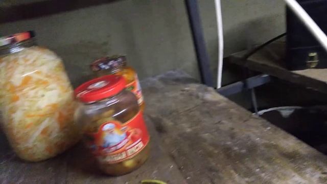 Погреб из бетонных колец в декабре.