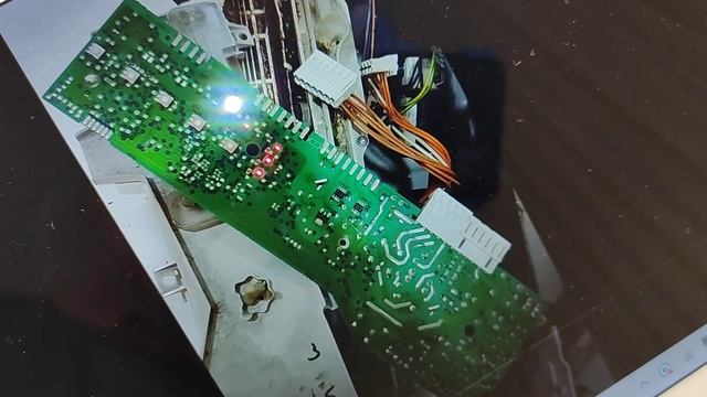 Стиральная машина Zanussi не запускается мигают индикаторы пуск и 3 дополнительных функций