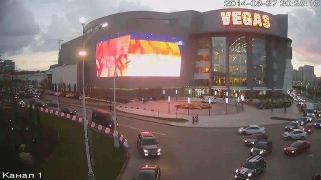 Вечерний вид на медиафасад ТРК 