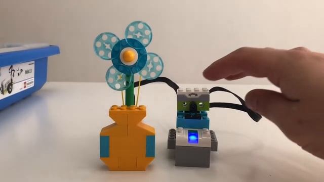Lego Wedo 2.0 Flower