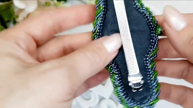 Заколка из бисера и камней