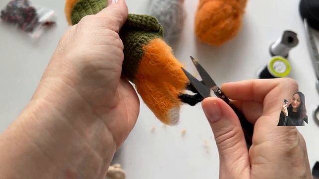Вычёсывание игрушек из травки, крепление усов #amigurumi #crochet