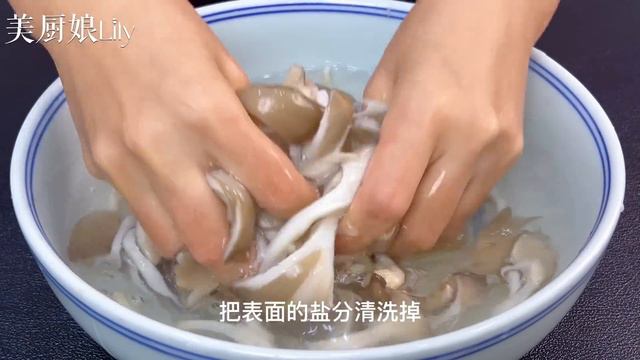 炸蘑菇丸子，牢記別加澱粉和麵粉，教你一招，焦香酥脆涼了不回軟，【麗麗廚房】，#炸蘑菇丸子的做法，#炸蘑菇丸子料理，#蘑菇丸子食譜，#家常菜，#美食，#cooking，#food，#Recipe，#蘑