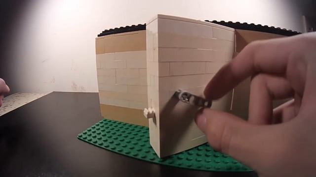 Открывающаяся/Закрывающаяся дверь с замком из Лего