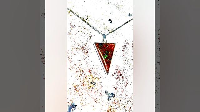 Кулон из эпоксидной смолы 