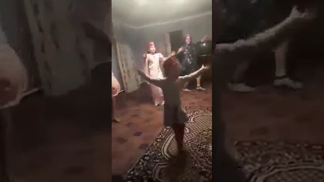 Последний день рождения дедушки у которого двенадцать внуков , 28 февраля и через девять дней он по