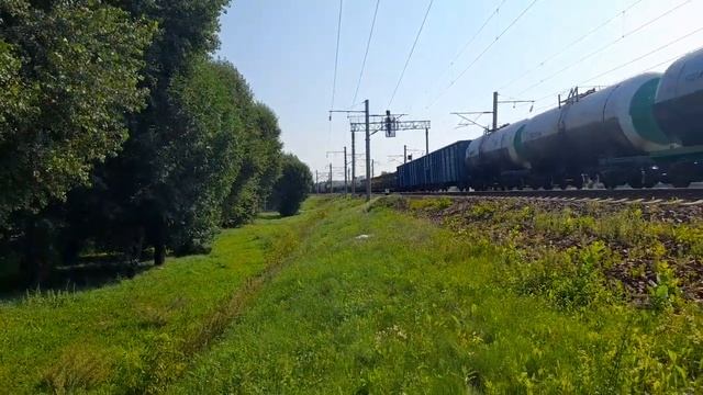 ВЛ80с-548 с грузовым поездом вблизи ст.Березина