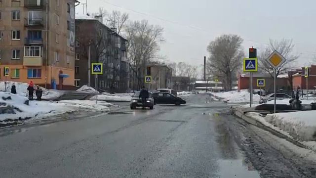 Прокатил пешехода на капоте автомобиля. Подслушано Новокузнецк