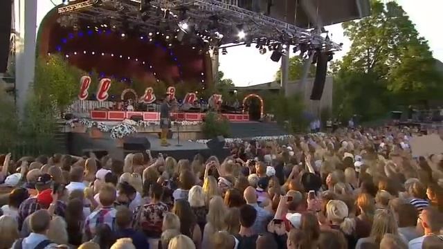 Jon Henrik Fjällgren-Daniels Jojk LIVE-Allsång På Skansen 2014.