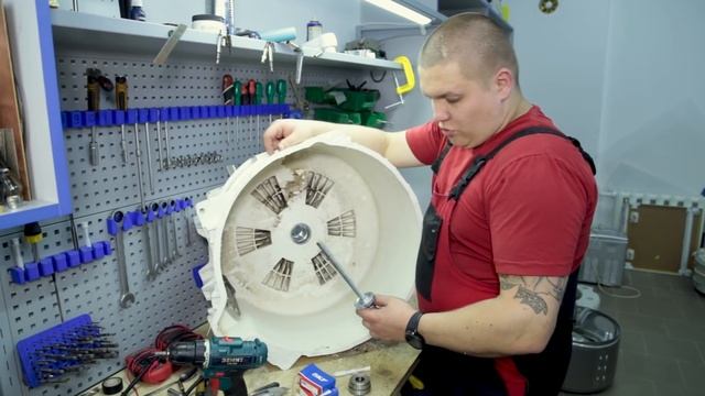 Замена подшипников в стиральной машине Indesit и Ariston с клееным баком