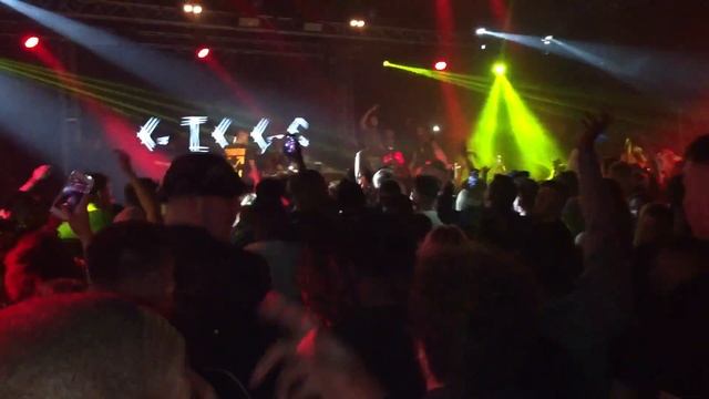 Giggs Whippin Excursion (Live)