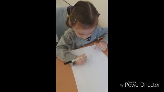 Мое солнышко рисует!