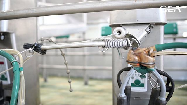 Ferme Cloutier - Farm Profile - Featuring the GEA DairyRotor T8900