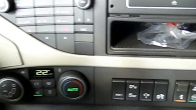 2014 Volvo FM interior