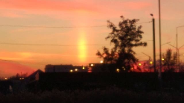 столб света в небе / Column Of Light In The Sky