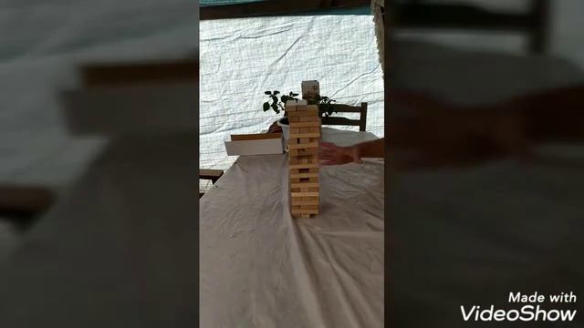 Играем в игру Падающая Башня