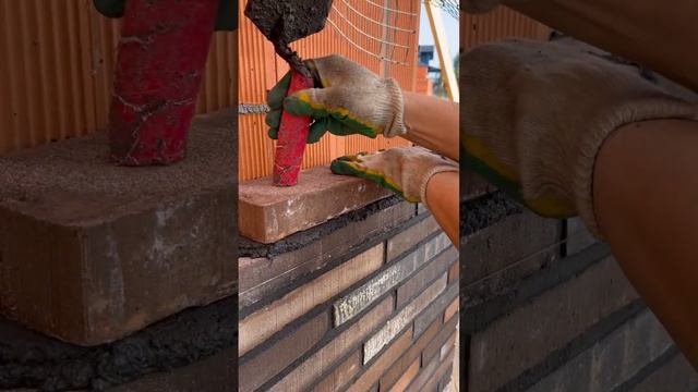 Фасад дома из ригельного кирпича. #каменщики #ригельныйкирпич #кладкаригеля #облицовкаригелем