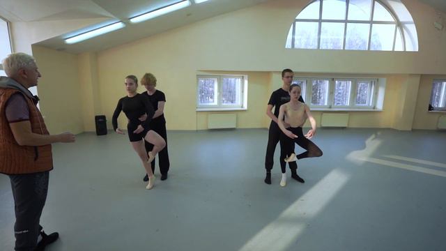 Дуэтный танец – первые элементы в паре на примере классического танца