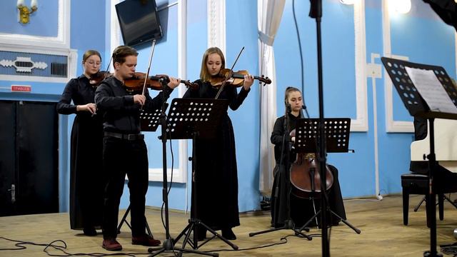 М. Скорик - мелодія у виконанні соліста з оркестром