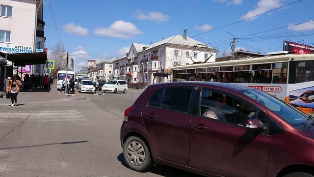 54 машины за 5 минут или 11 машин в минуту. Причина - пробки на 