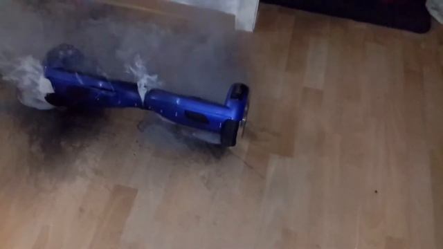 Возгорание гироборда с дешевой батареей