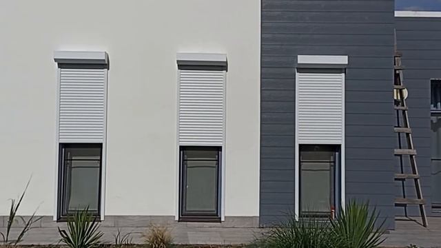 РОЛЬСТАВНИ НА ТРИ ОКНА С ЭЛЕКТРОПРИВОДОМ