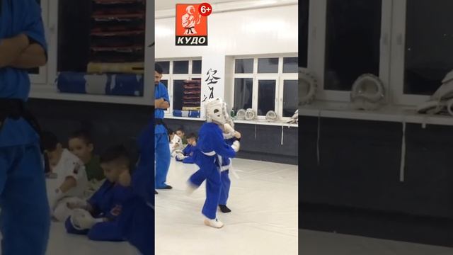 ПРОТИВОСТОЯНИЕ КУДОИСТОВ (дети 6лет) Будущие чемпионы КУДО. Жми Like, подписывайся ;)