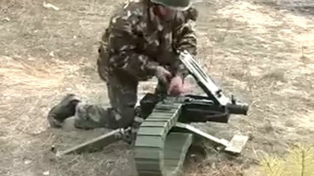 Автоматический гранатомет АГС-40 (AGS-40 Is A Russian-designed Automatic Grenade Launcher)