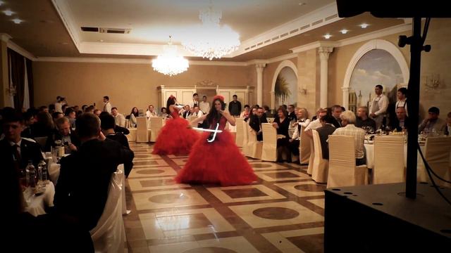 Светящиеся скрипка и виолончель, шоу-программа