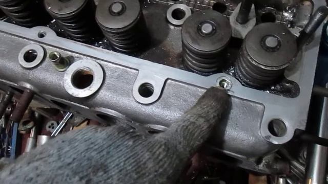 гбц змз402 облом  болта  крышки клапанов вставышь