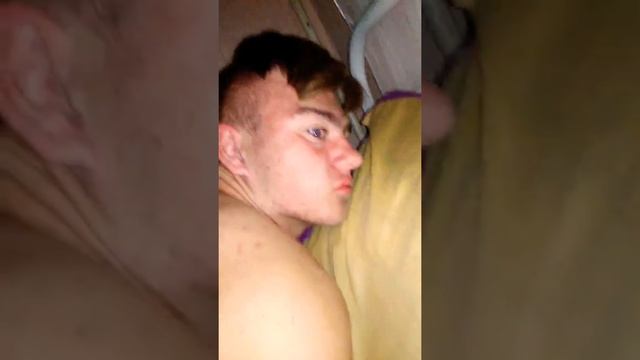 Прикол над спящим другом!