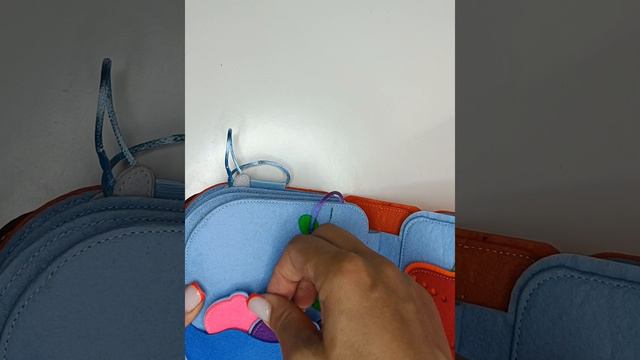 Развивающая книжка игрушка из фетра