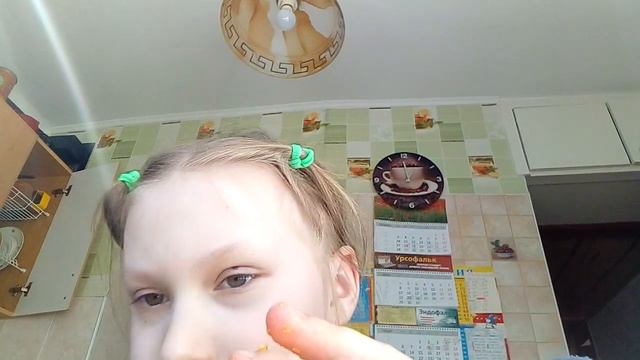 Ем чипсы Lay's