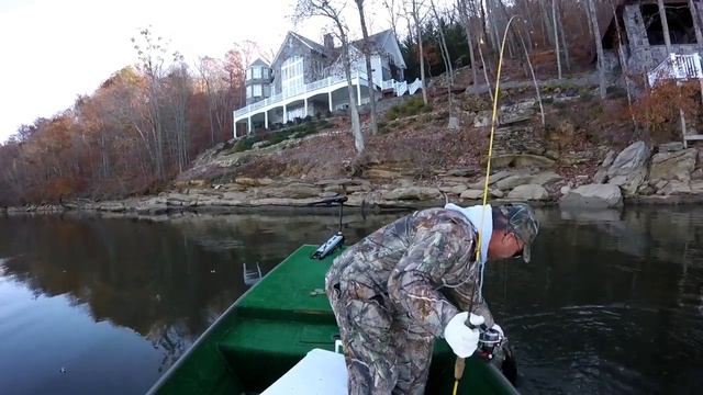 How To Hook A Live Crawfish ( The Best Way ) - Bass Fishing On Lake Weiss