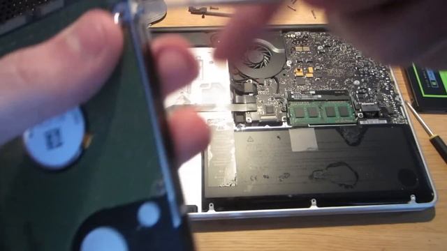 How To Install An SSD In A MacBook Pro (OCZ Agility 3)