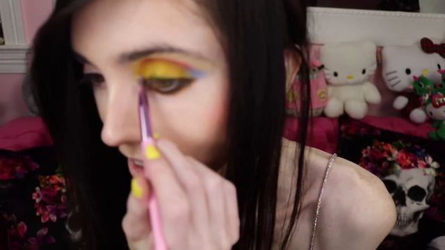 JEFFREE STAR BANANA FETISH MAKEUP ?