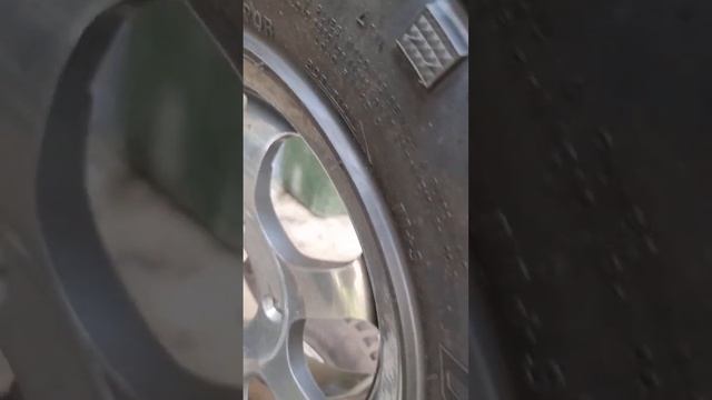 Новая резину на ниву в размере 33х10.5х15