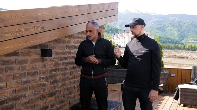 Обзор нового барбекю комплекса из кирпича ручной формовки.