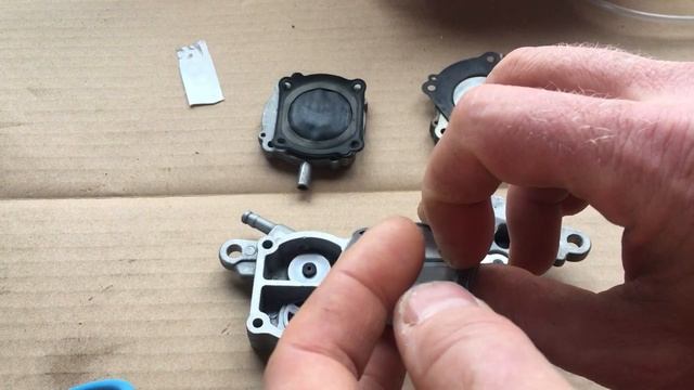 Китайский аналог бензонасоса для мопеда Honda Lead. Ездить нельзя