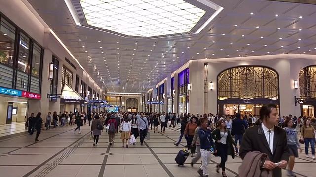 Using Chroma Key To Create Confused John Travolta | CyberLink PowerDirector Tutorial