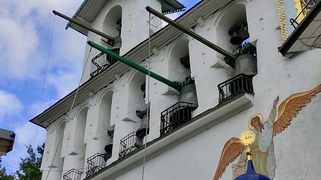 Псково-Печерский монастырь. Колокола