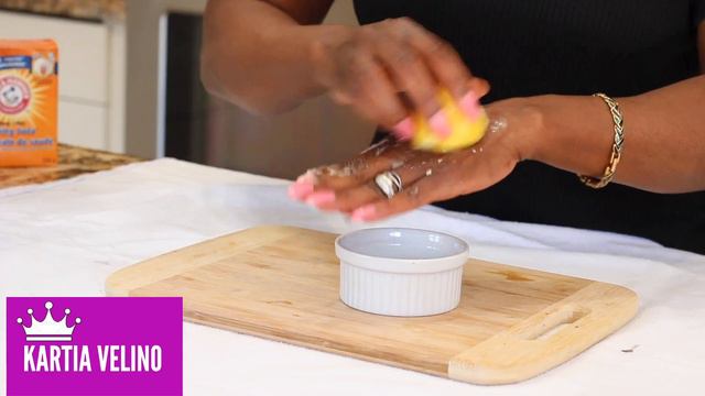 BRIGHTEN DARK KNUCKLES IN JUST 10 MINUTES