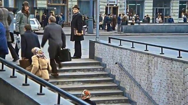 ДВА ОКНА СО ДВОРА... Фото группы Ретро СССР - И. Шаферан - Д.  Тухманов - Поёт Олег Ухналёв